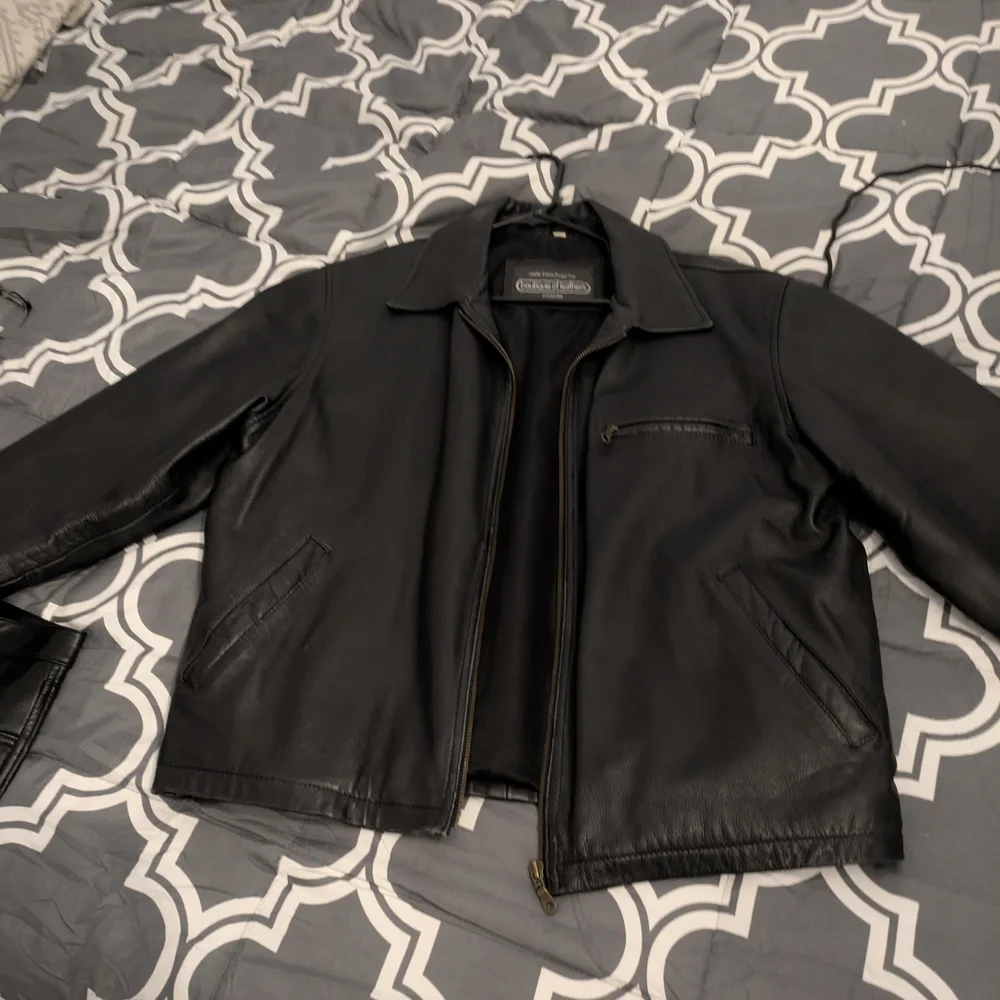 Men's Classic Black Bomber Jacket - Picture 4 of 4
